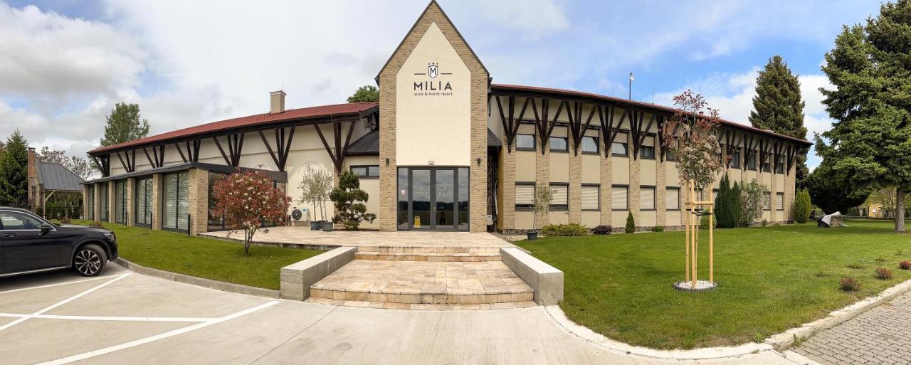 Milia Wine & Event Resort Dunajsky Klatov Luaran gambar