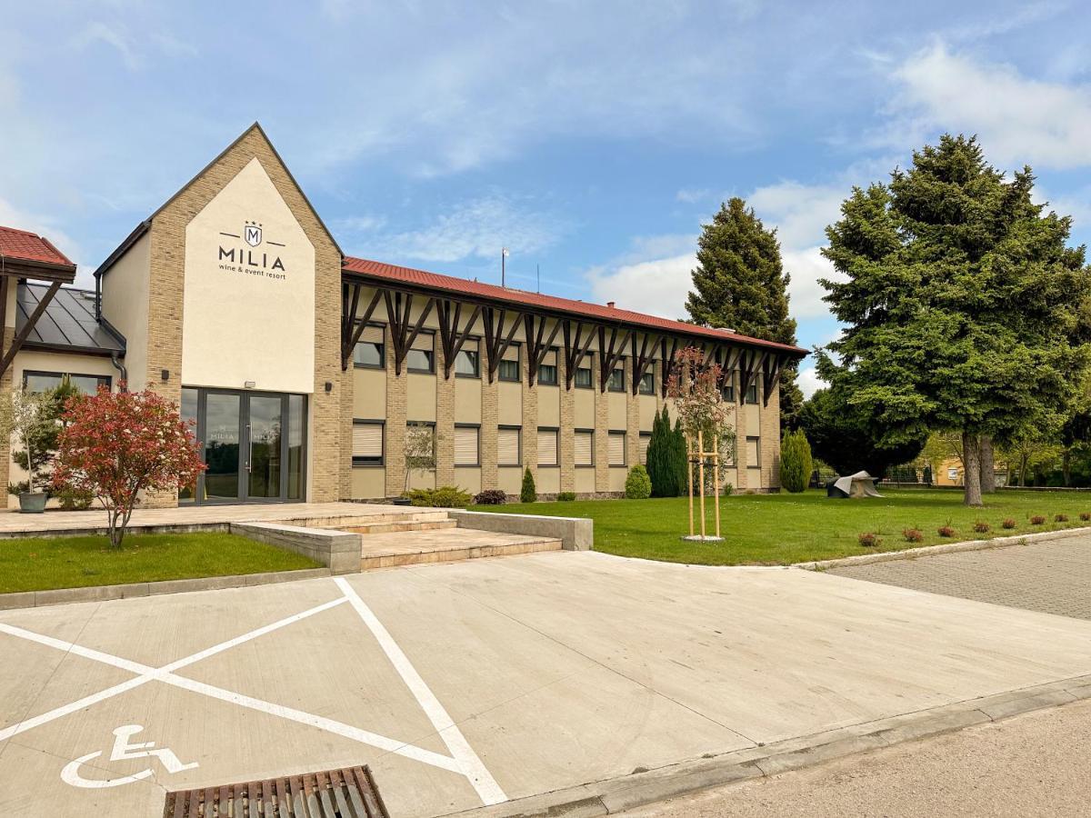 Milia Wine & Event Resort Dunajsky Klatov Luaran gambar